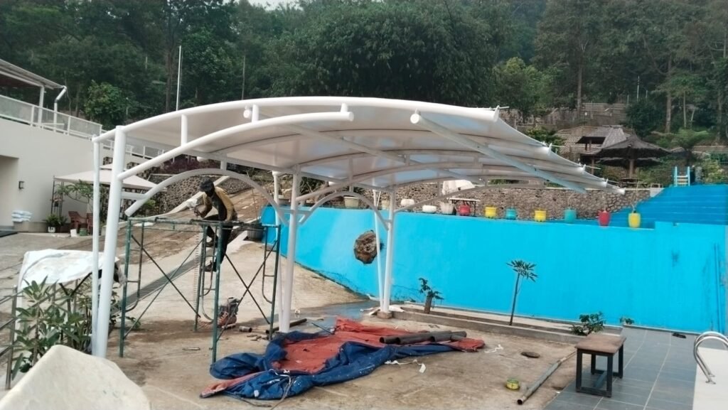 pemasangan canopy membran untuk fasilitas umum